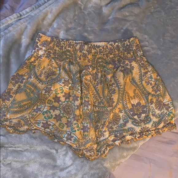 Yellow Floral Print Flowy Shorts - Picture 2 of 4